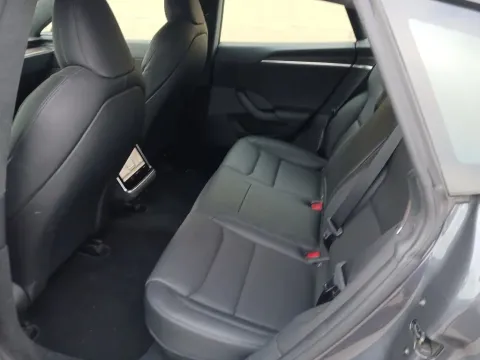 More photos of 2022 Tesla Model S at AutoGiant USA Fishers, IN