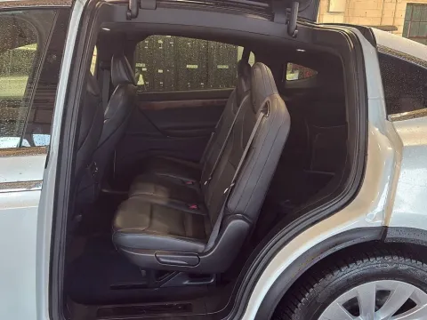 More photos of 2020 Tesla Model X Long Range at AutoGiant USA Fishers, IN