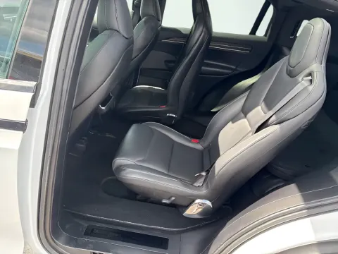 More photos of 2022 Tesla Model X Plaid at AutoGiant USA Fishers, IN