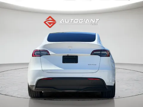 More photos of 2022 Tesla Model Y Performance at AutoGiant USA Fishers, IN