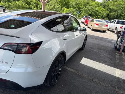More photos of 2022 Tesla Model Y Performance at AutoGiant USA Fishers, IN