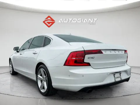 More photos of 2018 Volvo S90 T5 Momentum at AutoGiant USA Fishers, IN