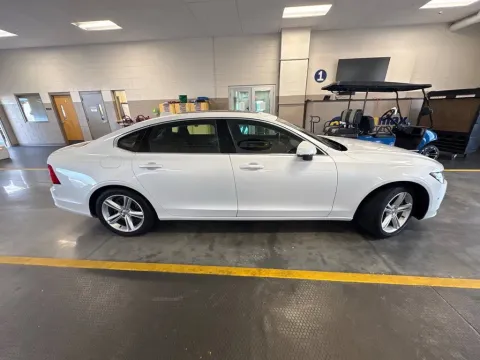 More photos of 2018 Volvo S90 T5 Momentum at AutoGiant USA Fishers, IN