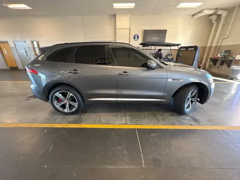 More photos of 2017 Jaguar F-PACE S at AutoGiant USA Fishers, IN