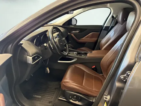 More photos of 2017 Jaguar F-PACE S at AutoGiant USA Fishers, IN
