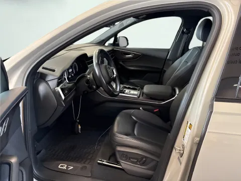 More photos of 2021 Audi Q7 55 Prestige at AutoGiant USA Fishers, IN