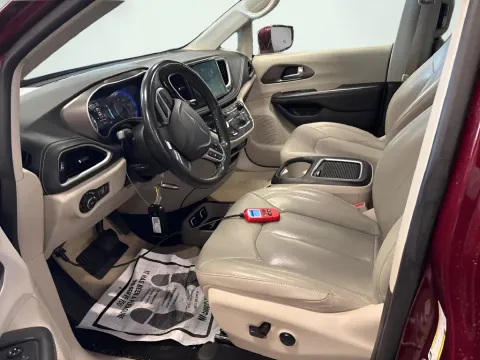 More photos of 2021 Chrysler Pacifica Touring L at AutoGiant USA Fishers, IN