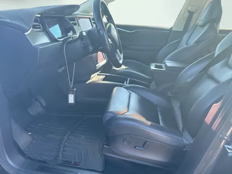 More photos of 2018 Tesla Model X 75D at AutoGiant USA Fishers, IN