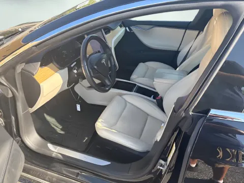 More photos of 2020 Tesla Model S Long Range at AutoGiant USA Fishers, IN