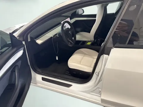 More photos of 2021 Tesla Model 3 Standard Range Plus at AutoGiant USA Fishers, IN