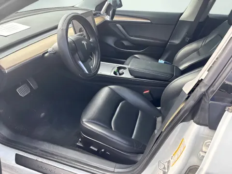 More photos of 2021 Tesla Model 3 Standard Range Plus at AutoGiant USA Fishers, IN