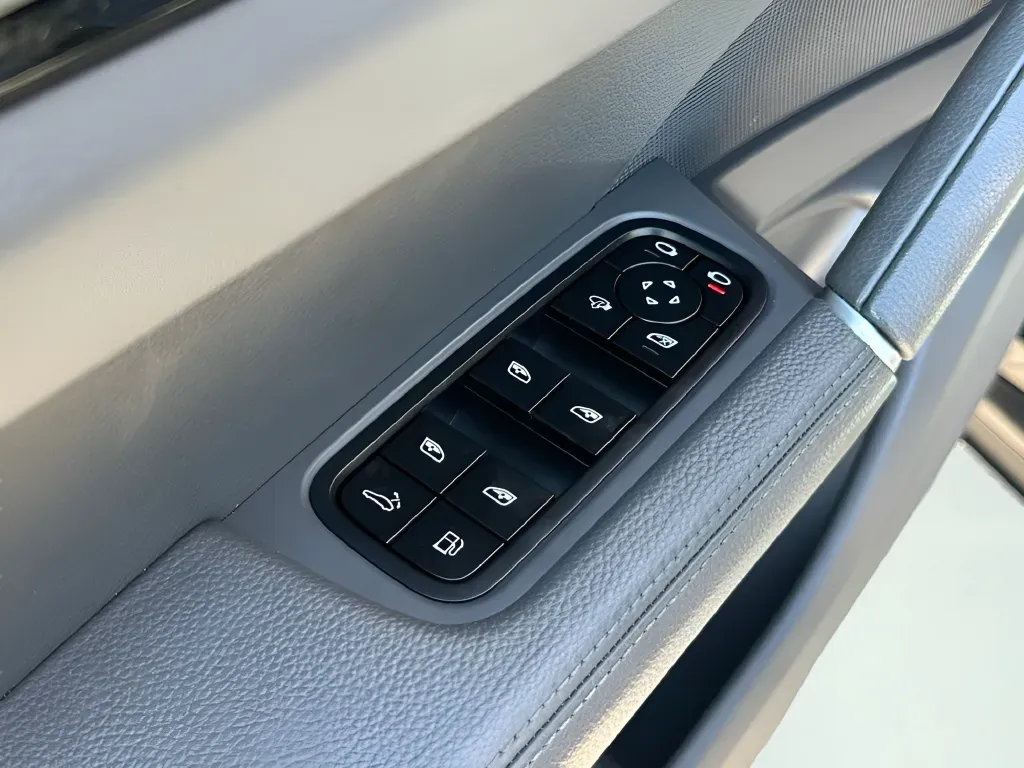 2022 Porsche Cayenne Coup E-Hybrid - Photo 20