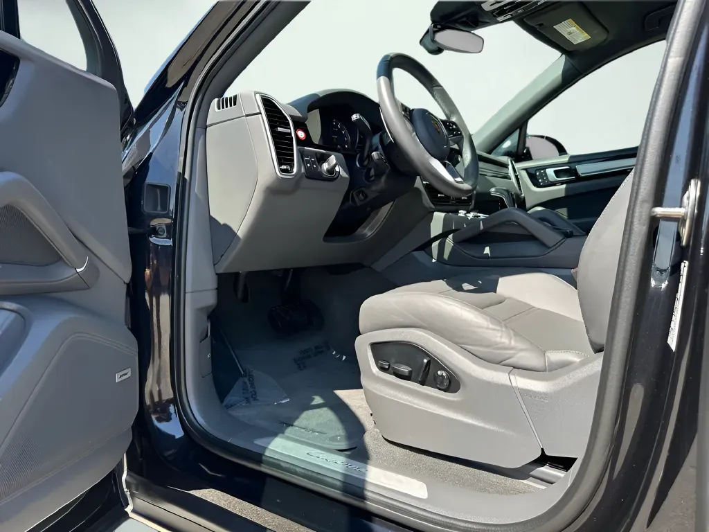 2022 Porsche Cayenne Coup E-Hybrid - Photo 25