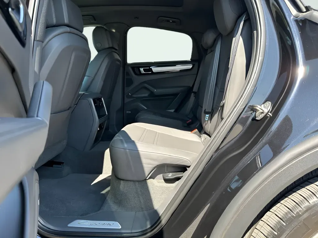 2022 Porsche Cayenne Coup E-Hybrid - Photo 34