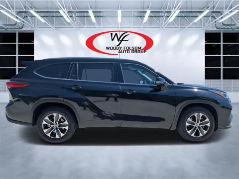 Photos of 2020 Toyota Highlander XLE for sale in Douglas, GA at Woody Folsom CDJR of Douglas