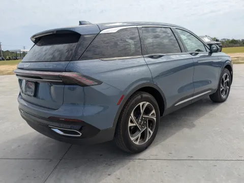 More photos of 2025 Lincoln Nautilus Premiere at Woody Folsom CDJR of Douglas, GA