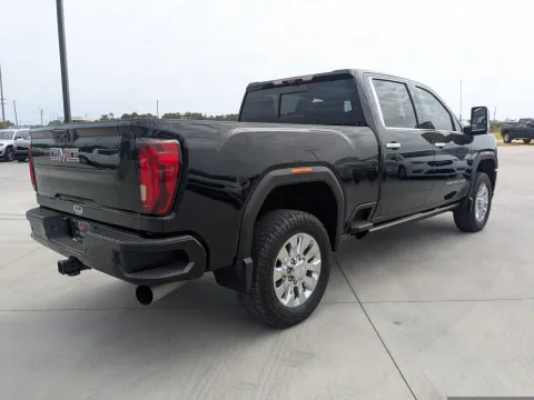 More photos of 2022 GMC Sierra 2500HD Denali at Woody Folsom CDJR of Douglas, GA