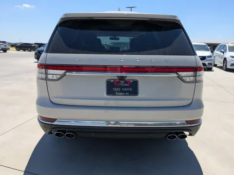 More photos of 2020 Lincoln Aviator Reserve at Woody Folsom CDJR of Douglas, GA