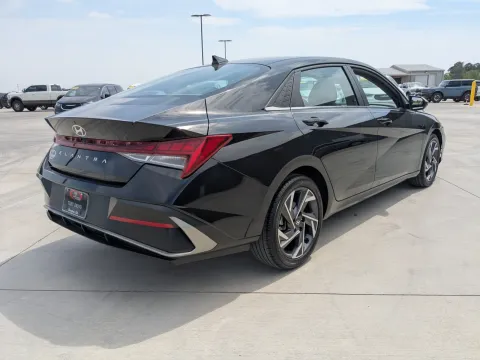 More photos of 2025 Hyundai Elantra SEL Convenience at Woody Folsom CDJR of Douglas, GA