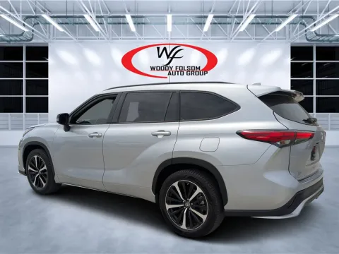 More photos of 2022 Toyota Highlander XSE at Woody Folsom CDJR of Douglas, GA