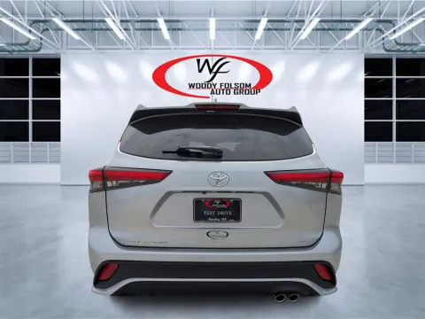More photos of 2022 Toyota Highlander XSE at Woody Folsom CDJR of Douglas, GA