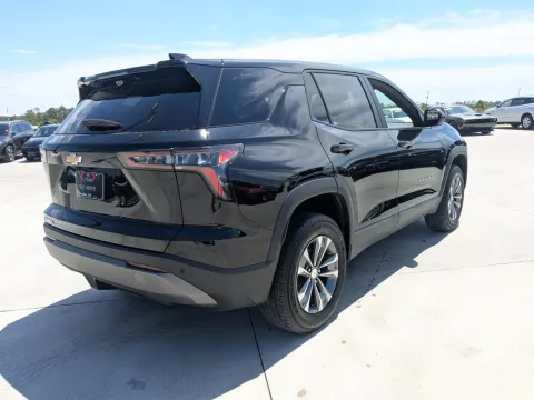 More photos of 2025 Chevrolet Equinox FWD LT at Woody Folsom CDJR of Douglas, GA