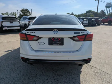 More photos of 2022 Nissan Altima 2.5 SR at Woody Folsom CDJR of Douglas, GA