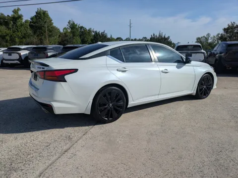 More photos of 2022 Nissan Altima 2.5 SR at Woody Folsom CDJR of Douglas, GA