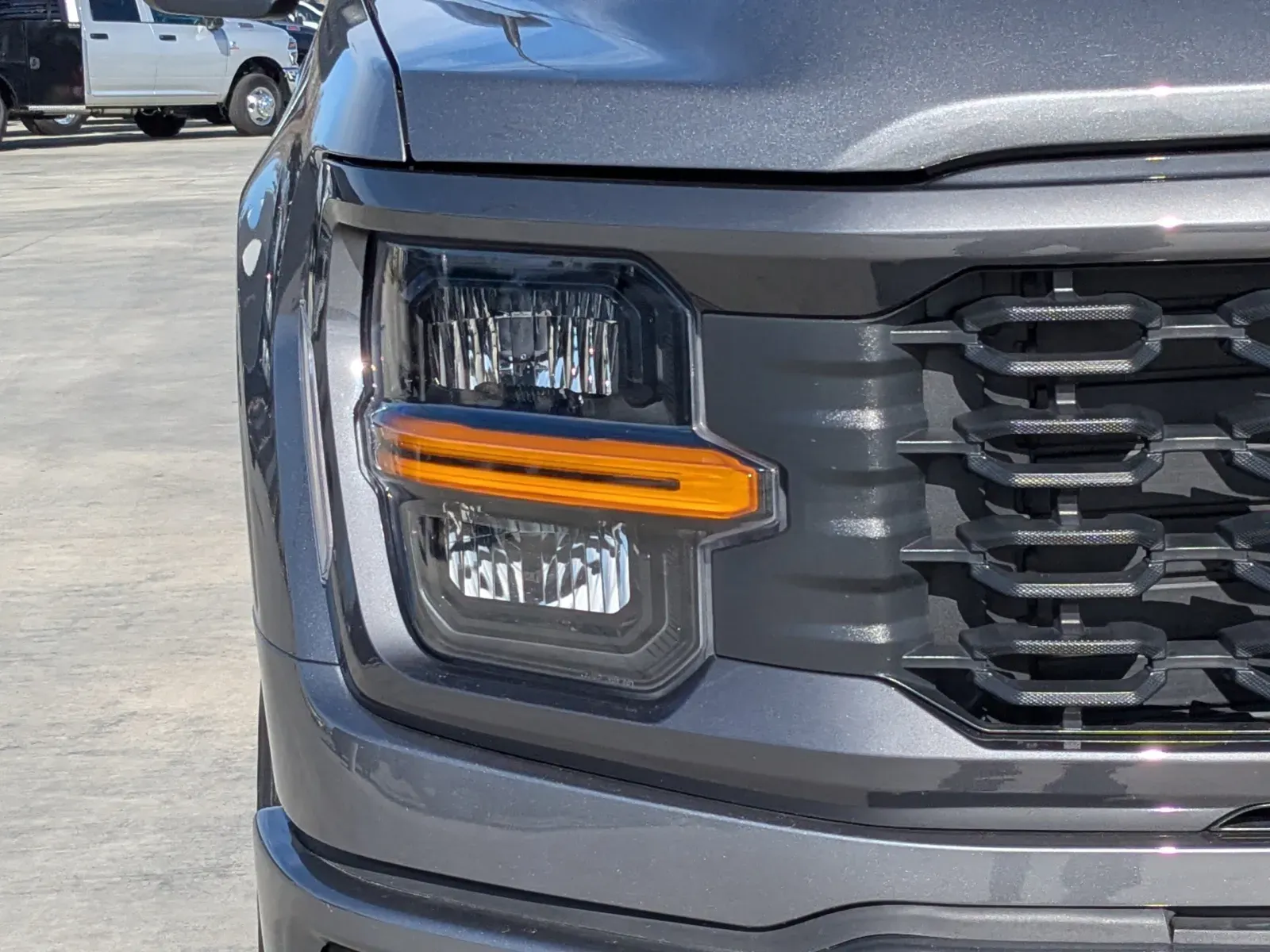 2025 Ford F-150 STX - Photo 9