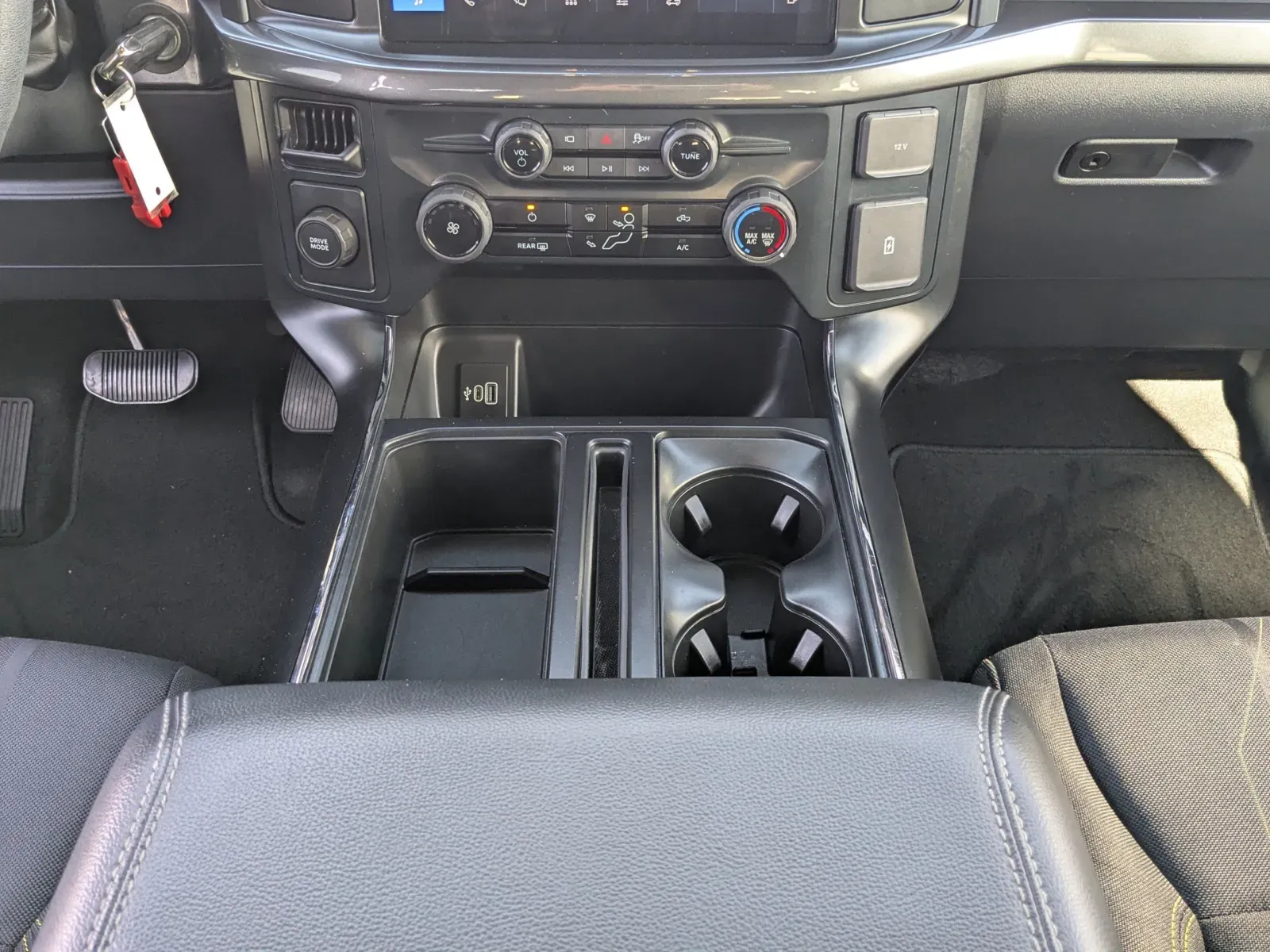 2025 Ford F-150 STX - Photo 17