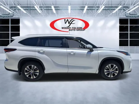 Photos of 2024 Toyota Highlander XLE for sale in Douglas, GA at Woody Folsom CDJR of Douglas
