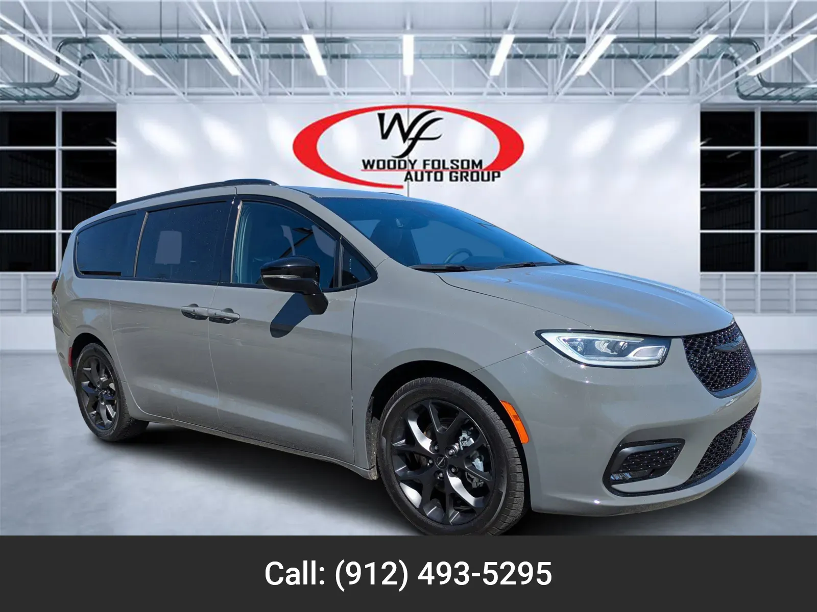 2025 Chrysler Pacifica Limited's photo