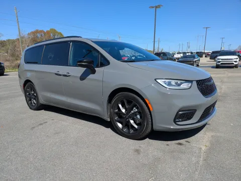 Photos of 2025 Chrysler Pacifica Limited for sale in Douglas, GA at Woody Folsom CDJR of Douglas