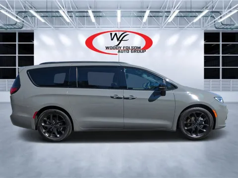 Photos of 2025 Chrysler Pacifica Limited for sale in Douglas, GA at Woody Folsom CDJR of Douglas