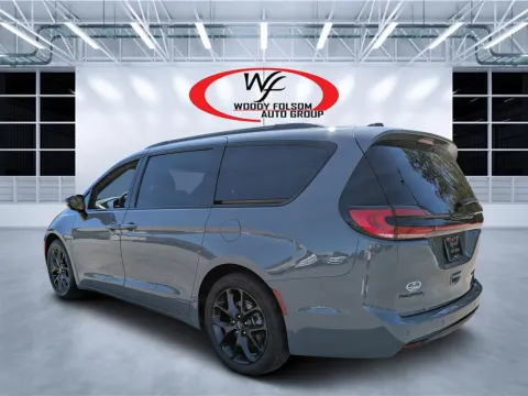 More photos of 2025 Chrysler Pacifica Limited at Woody Folsom CDJR of Douglas, GA