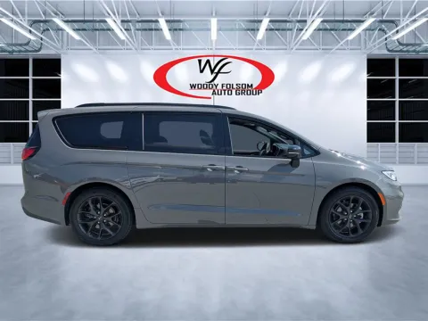 Photos of 2025 Chrysler Pacifica Limited for sale in Douglas, GA at Woody Folsom CDJR of Douglas