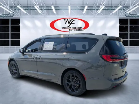 More photos of 2025 Chrysler Pacifica Limited at Woody Folsom CDJR of Douglas, GA