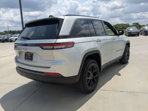 More photos of 2026 Jeep Grand Cherokee Laredo Altitude at Woody Folsom CDJR of Douglas, GA