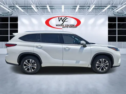 Photos of 2021 Toyota Highlander XLE for sale in Douglas, GA at Woody Folsom CDJR of Douglas