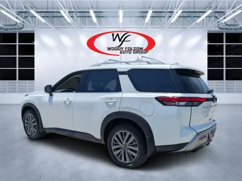 More photos of 2025 Nissan Pathfinder SL at Woody Folsom CDJR of Douglas, GA