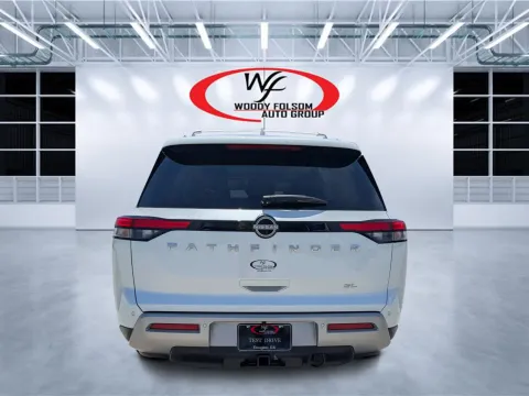 More photos of 2025 Nissan Pathfinder SL at Woody Folsom CDJR of Douglas, GA