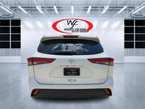 More photos of 2023 Toyota Highlander XLE at Woody Folsom CDJR of Douglas, GA