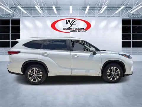 Photos of 2023 Toyota Highlander XLE for sale in Douglas, GA at Woody Folsom CDJR of Douglas