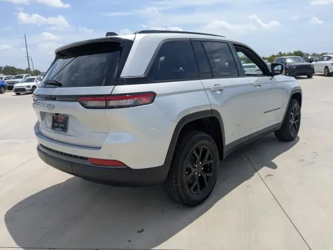 More photos of 2026 Jeep Grand Cherokee Laredo Altitude at Woody Folsom CDJR of Douglas, GA