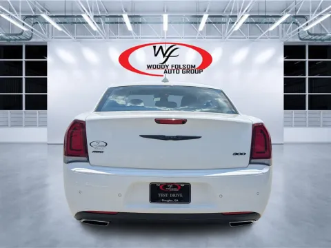 More photos of 2021 Chrysler 300 Touring L at Woody Folsom CDJR of Douglas, GA