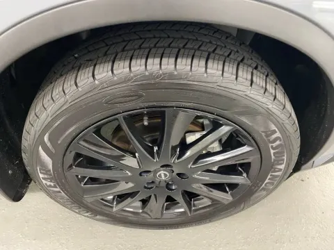 More photos of 2024 Nissan Murano SV at Woody Folsom CDJR of Douglas, GA