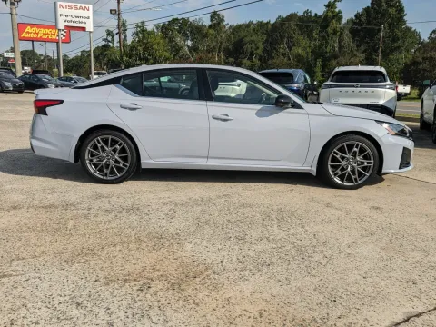 More photos of 2024 Nissan Altima 2.0 SR at Woody Folsom CDJR of Douglas, GA