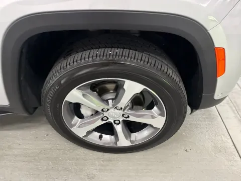 More photos of 2025 Jeep Grand Cherokee Limited at Woody Folsom CDJR of Douglas, GA