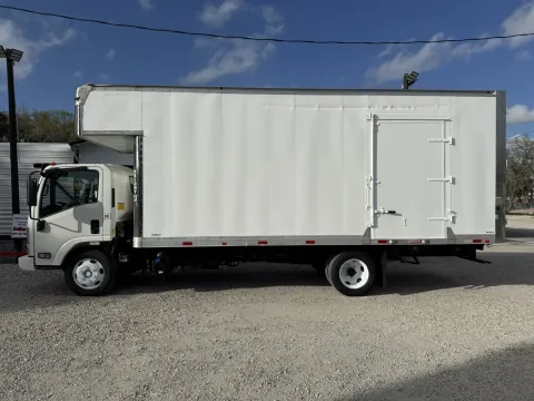 More photos of 2020 Isuzu NRR at DeBary Truck Sales, FL