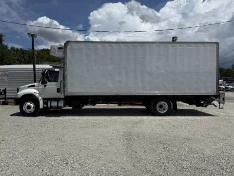 More photos of 2018 International DuraStar 4300 at DeBary Truck Sales, FL